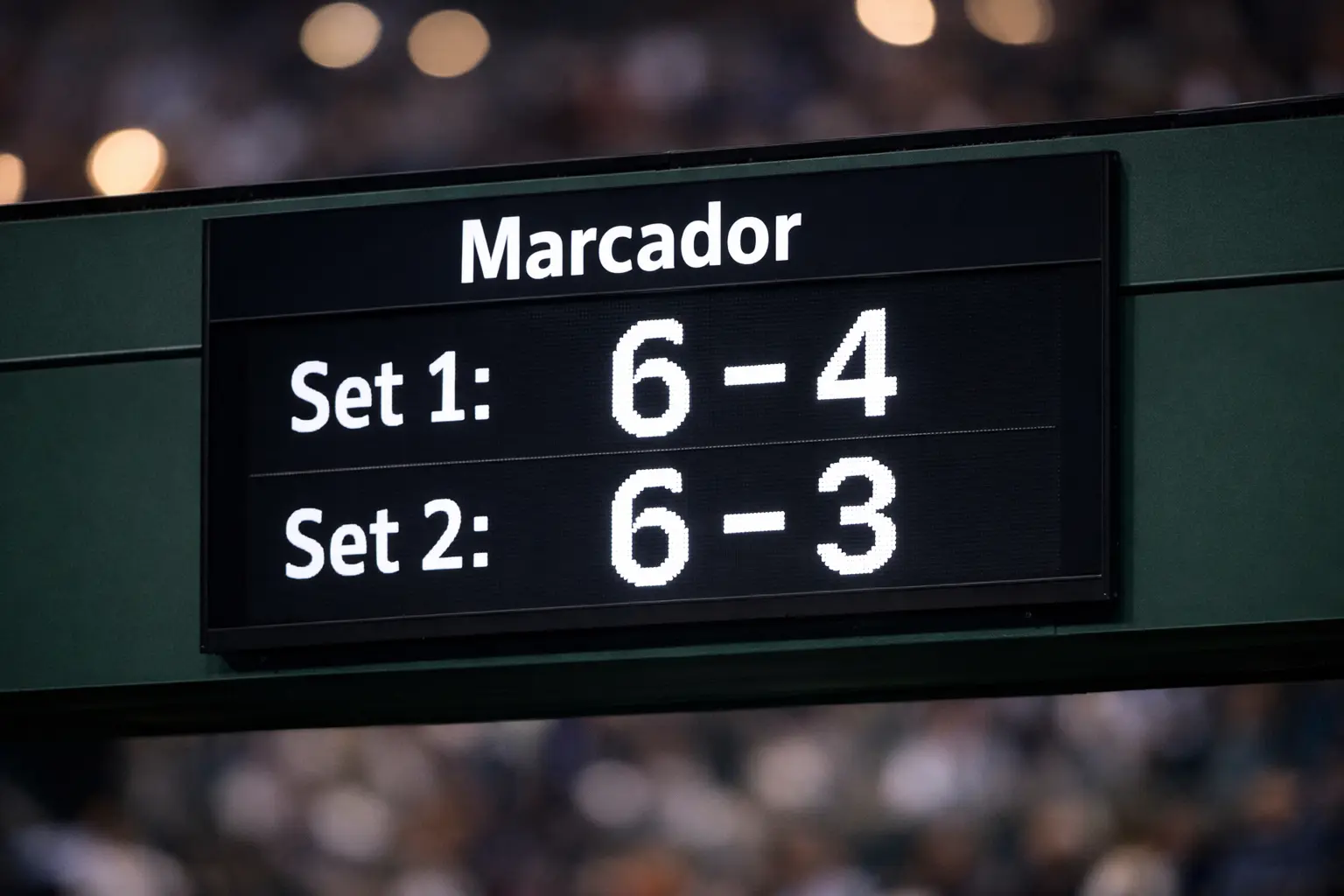 Marcador electrónico de tenis mostrando resultado de sets